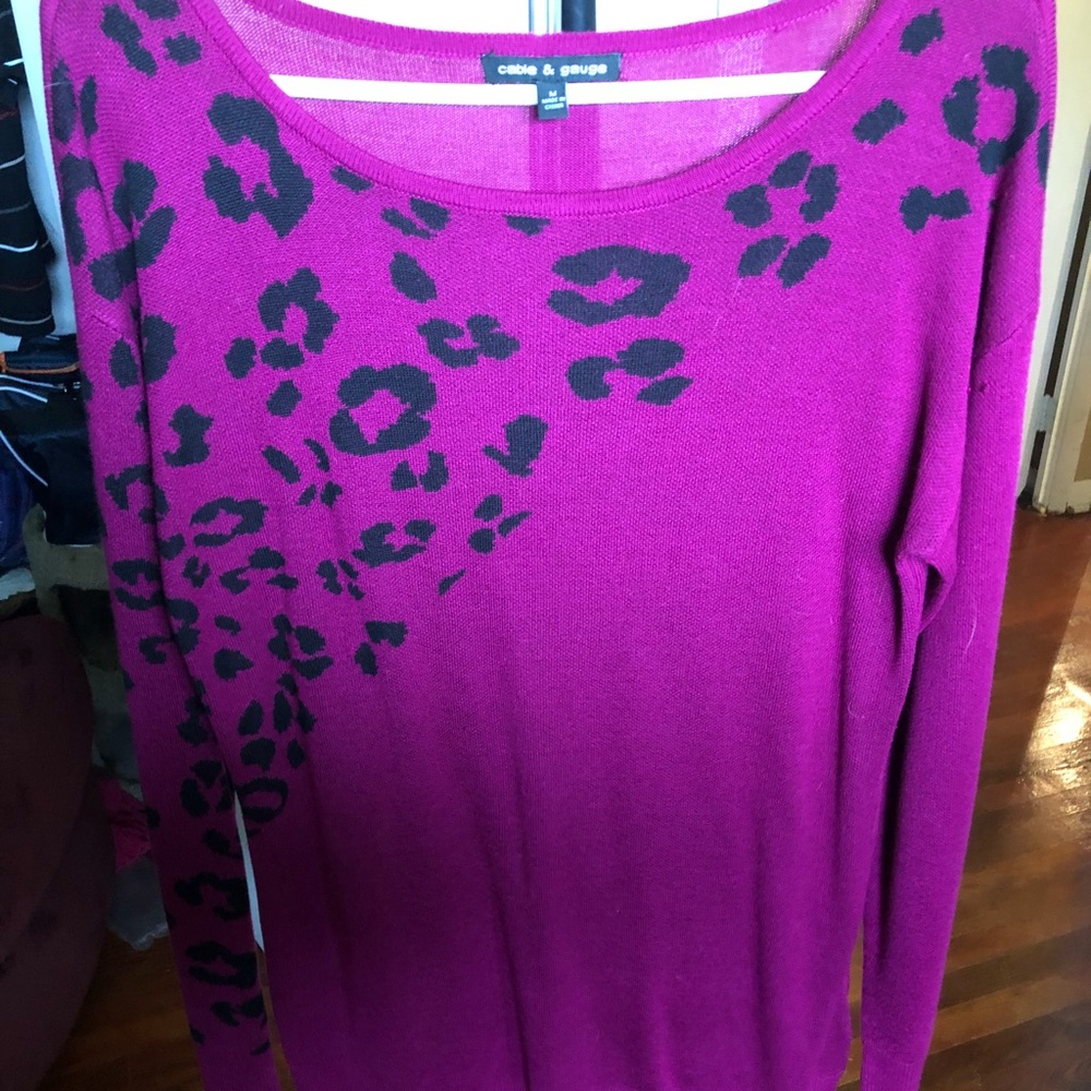 Pattern light sweater